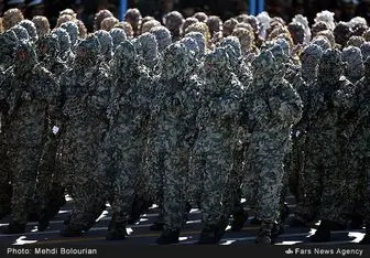 مراسم رژه روز ارتش در جوار حرم امام خمینی(ره) آغاز شد