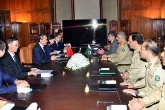 دیدار وزیر خارجه چین با فرمانده ارتش پاکستان