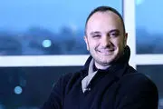 پیوستن احسان کرمی به شبکه من‌‌وتو/ چقدر تو هفت‌خطّی و چقدر جوانان و هنرمندان ایران مظلومند