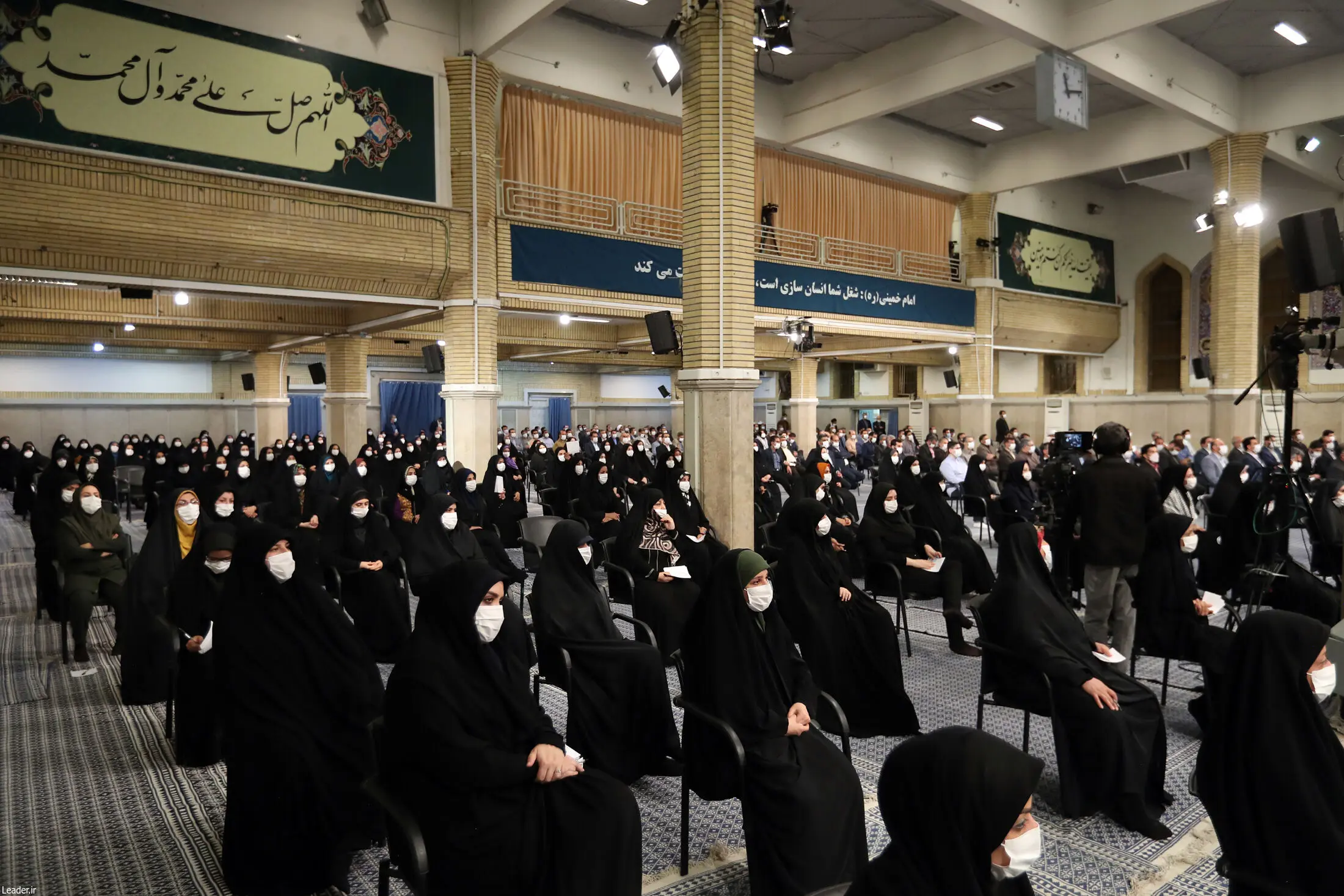 دیدار جمعی از معلمان با رهبرانقلاب/گزارش تصویری