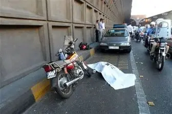 مرگ راکب موتورسیکلت درپی برخورد با دیواره های تونل توحید