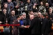 
تجلیل پزشکیان از استاد فخرالدینی
