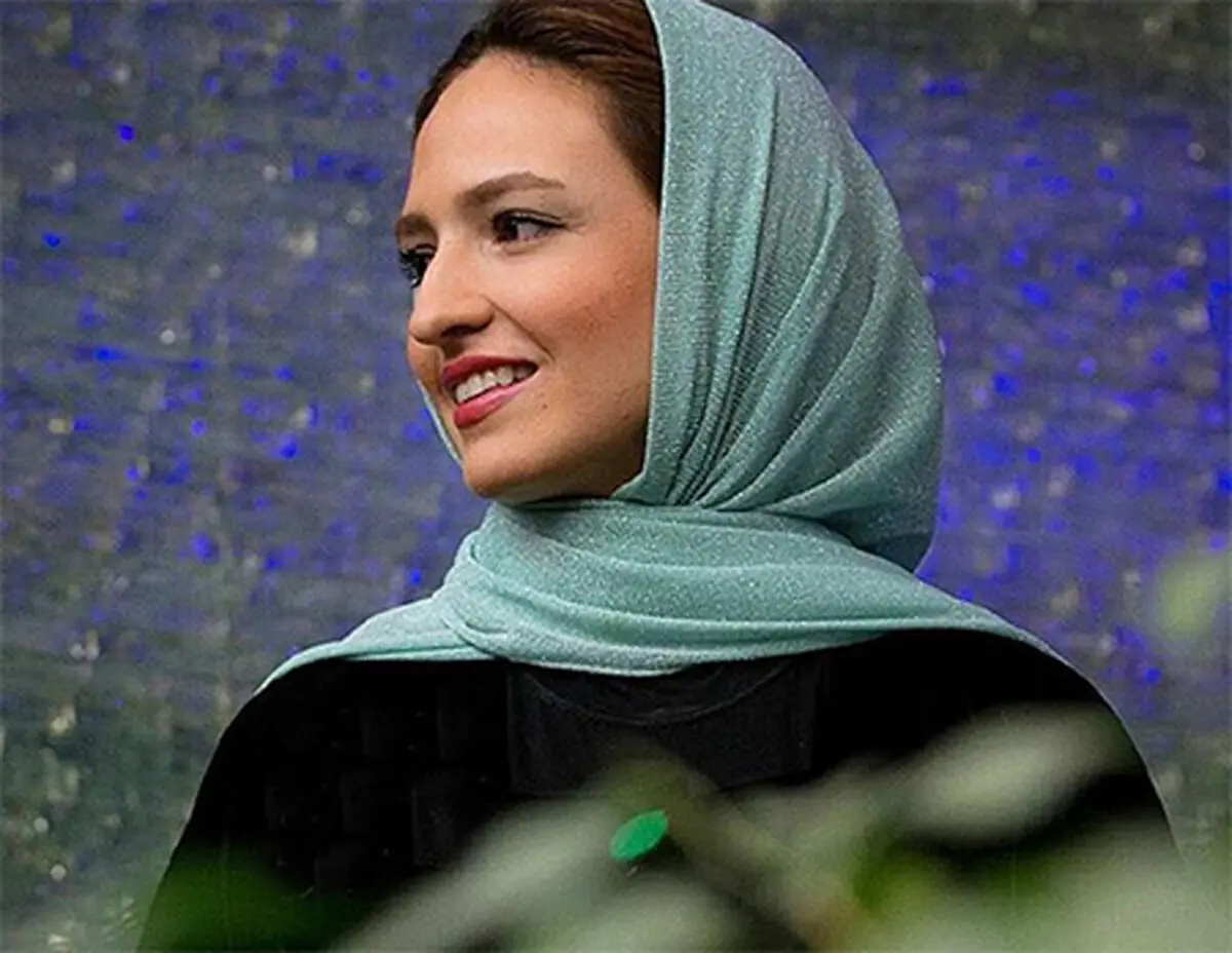 تصاویری از «گلاره عباسی» و «سینا مهراد» در پشت صحنه «شادروان»