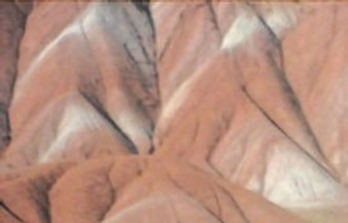 روستایی با کوه‎های عجیب