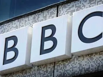 حرکت شنیع مجری BBC درمقابل دوربین برنامه زنده