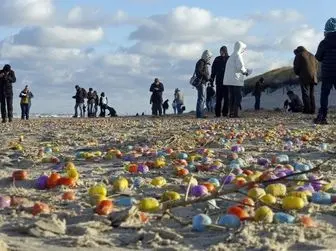 تخم مرغ های رنگی سواحل آلمان را پوشاند