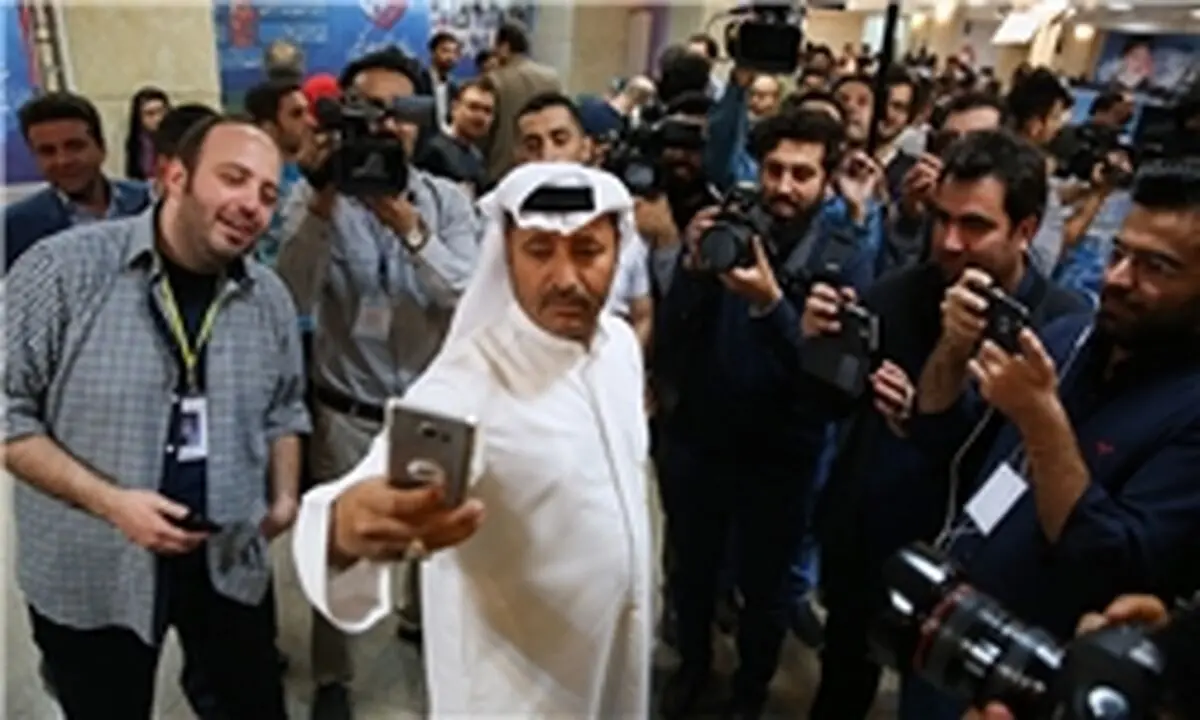 ثبت نام پیرمرد و نوجوان 90 و 12 ساله در انتخابات/ حضور خانوادگی در ستاد انتخابات