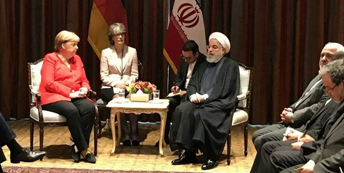 مرکل با روحانی دیدار کرد