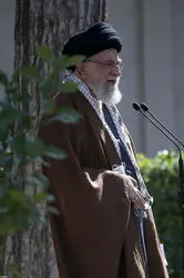 رهبر معظم انقلاب به مناسبت روز دختکاری نهال کاشتند/گزارش تصویری