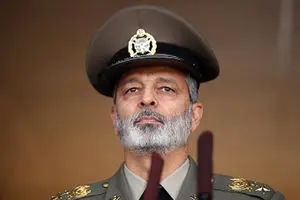 فرمانده ارتش پیگیر حال علی لاریجانی