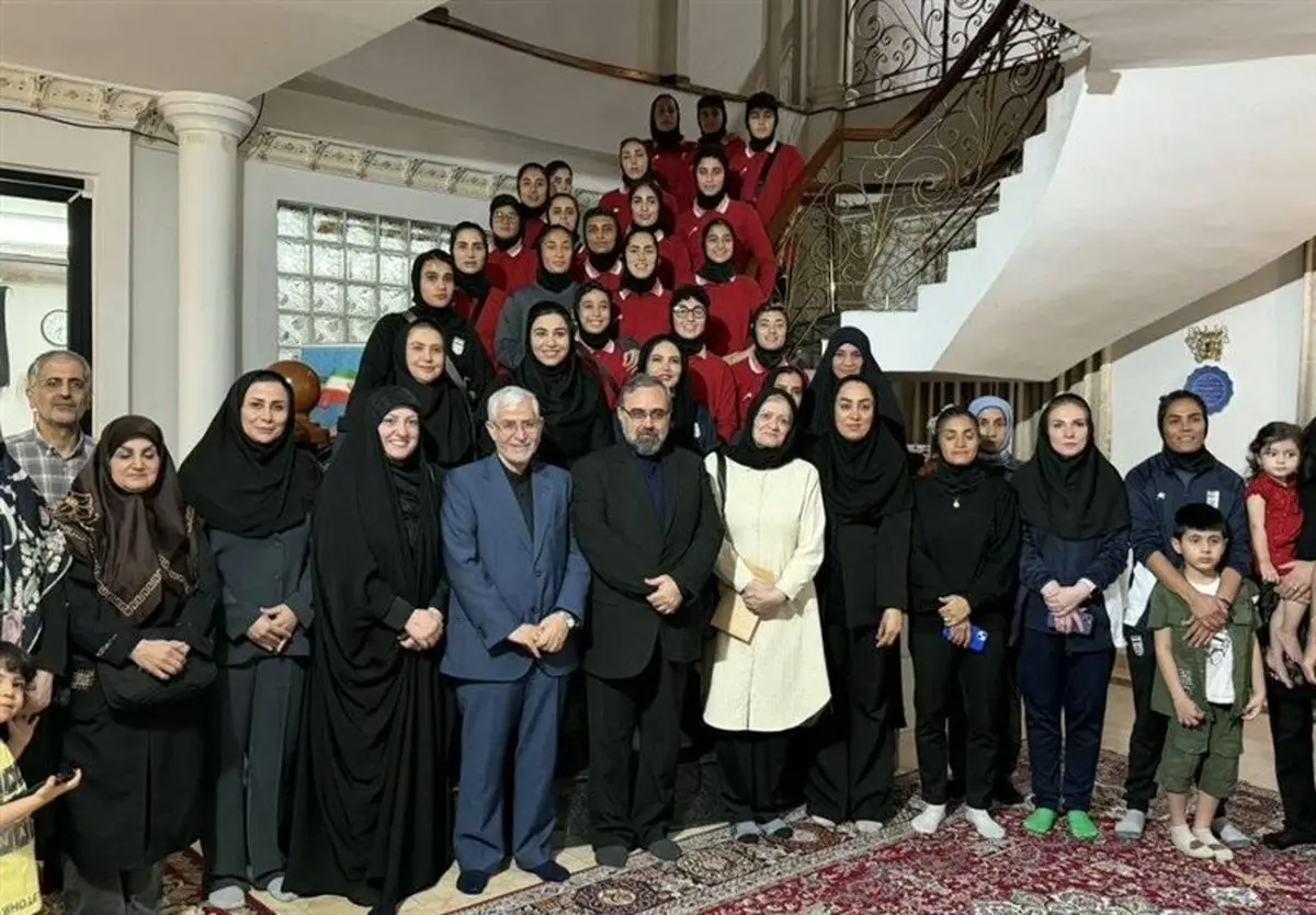 استقبال گرم از دختران قهرمان؛ بازگشت به خانه