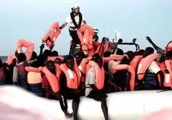 ایتالیا به کشتی پناهجویان اجازه پهلو گرفتن داد