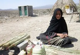 پیرترین زن فعال در صنایع دستی ایران بیش از ۱۰۰ سال سن دارد