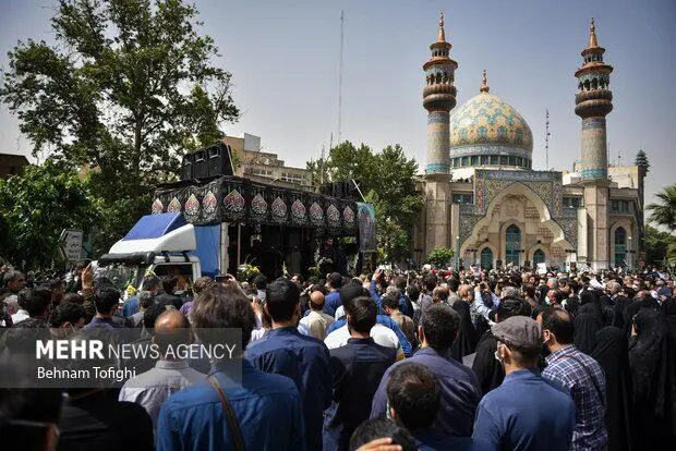 مراسم تشییع پیکر آیت الله سید عبدالله فاطمی نیا/گزارش تصویری