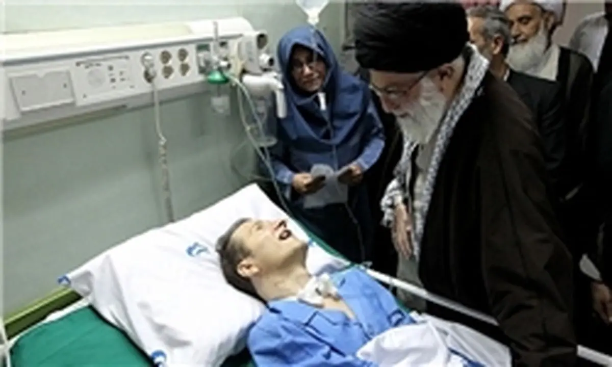 روایتی از عیادت رهبر انقلاب از احمد عزیزی 
