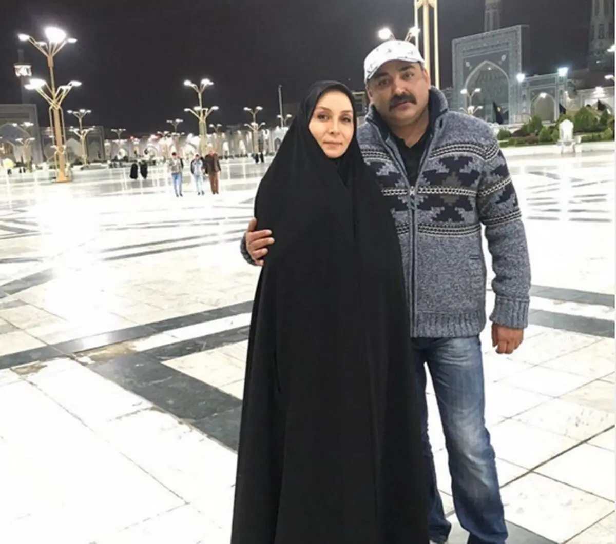 سلفی «پرستو صالحی» با زوج هنرمند