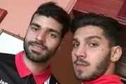 من از بچگی قرمز بودم و می مانم