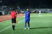 پرتاب بطری آب به سمت رامین رضائیان +فیلم