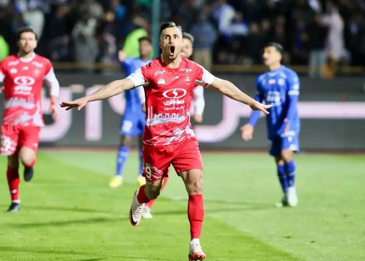 قاب خاص ستاره پرسپولیس کنار اسطوره‌های فوتبال ایران