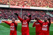 اهتزاز پرچم پرسپولیس در نزدیکی فیفا+عکس