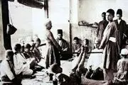 کتک‌زدن چپ دست‌ها در مکتب خانه!/ عکس