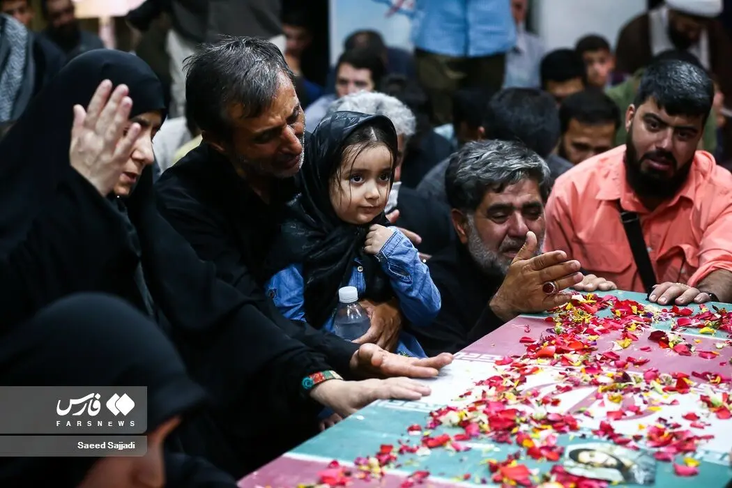 وداع با پیکر شهید مهدی اکبرپور روشن/گزارش تصویی