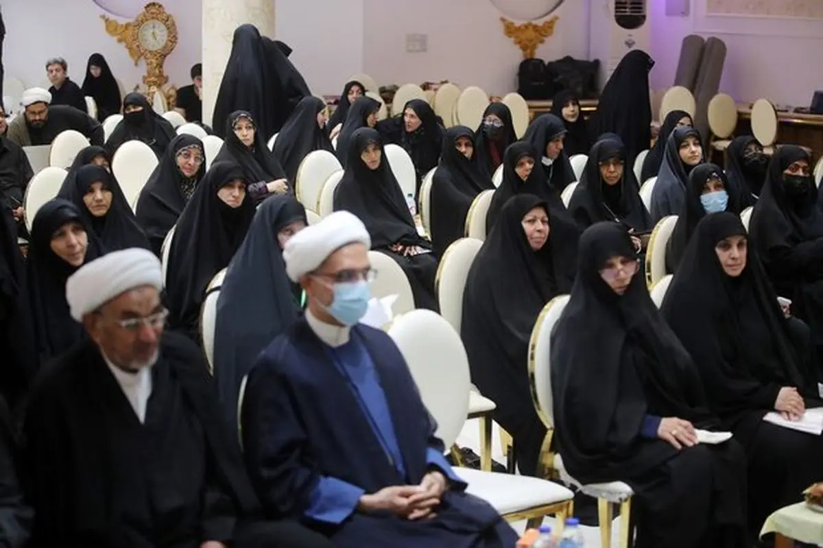 الگوی زن «نه شرقی نه غربی»