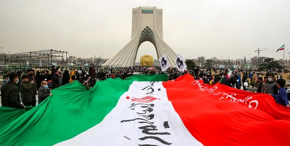 حضور فرزند رهبرانقلاب در راهپیمایی ۲۲بهمن+عکس