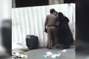 ضرب و شتم یک زن توسط پلیس سعودی در ملاعام/فیلم