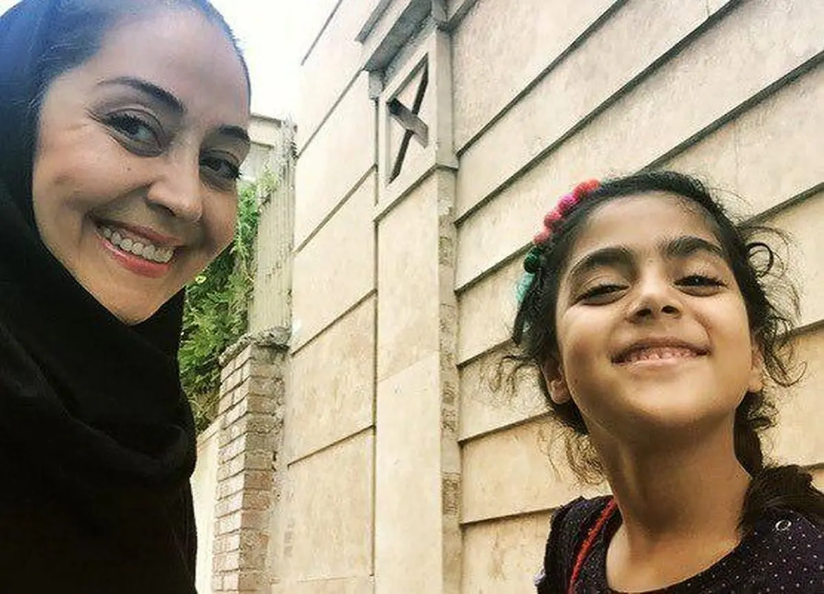 سلفی آرزو افشار با دخترش