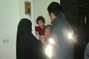 نجات یک کودک بازیگوش از لوله گاز+عکس
