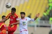 چنگ بر سر قهرمانی و نایب قهرمانی در دیدار پرسپولیس و فولاد