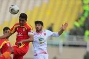 چنگ بر سر قهرمانی و نایب قهرمانی در دیدار پرسپولیس و فولاد