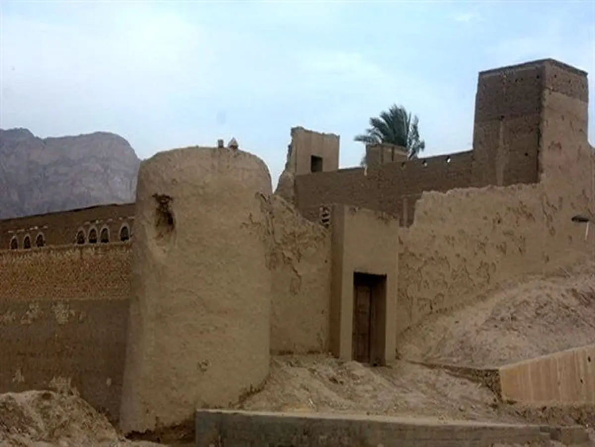 مرگ تدریجی قلعه کلات اهرم