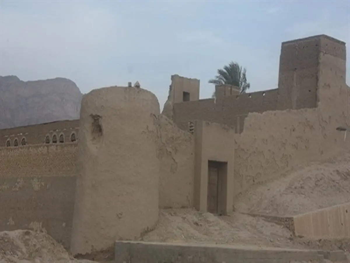 مرگ تدریجی قلعه کلات اهرم