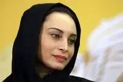 عکس خانم بازیگر در رستوران‌ لاکچری