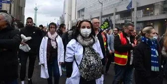 خشونت پلیس فرانسه با پزشکان و پرستاران