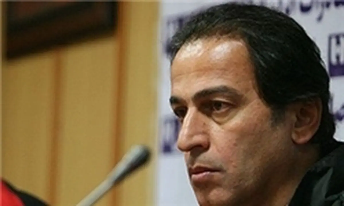 پروین از حضور شاگردانش لذت می‌برد
