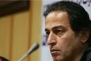 پروین از حضور شاگردانش لذت می‌برد