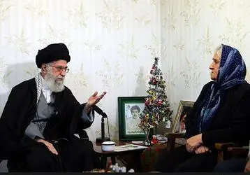 دیدار رهبر انقلاب اسلامی با خانواده‌ شهید آشوری