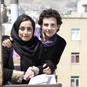 عکس خوشحال و عاشقانه امیرکاظمی و همسرش