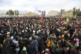 وداع سوزناک کرمانی‌ها با سردار دل‌ها/مراسم خاکسپاری پیکر شهید سردار سلیمانی در کرمان به تعویق افتاد‌