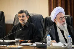 واکنش آیت‌الله مجتهدشبستری به حاشیه‌ نشستن کنار احمدی‌نژاد