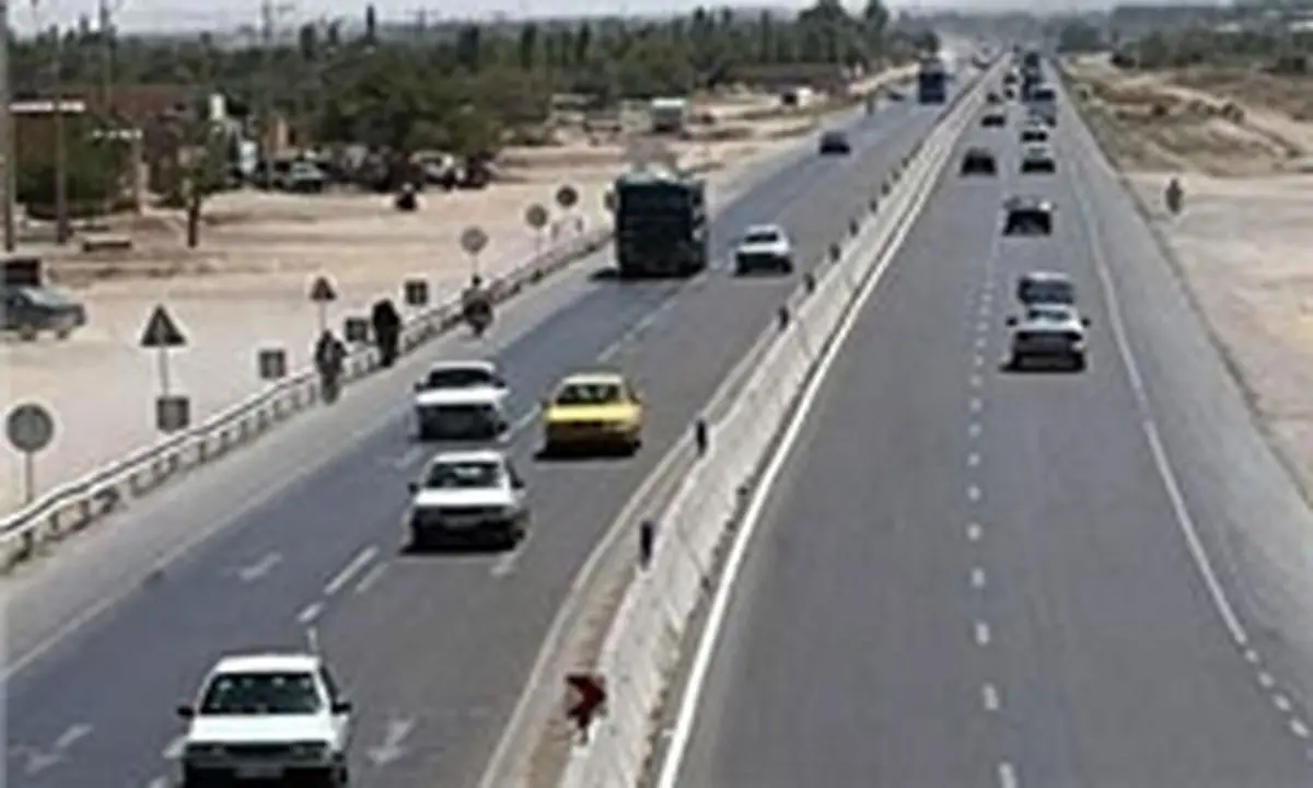 روشنایی پل های عابر پیاده بزرگراه امام علی (ع) تامین شد