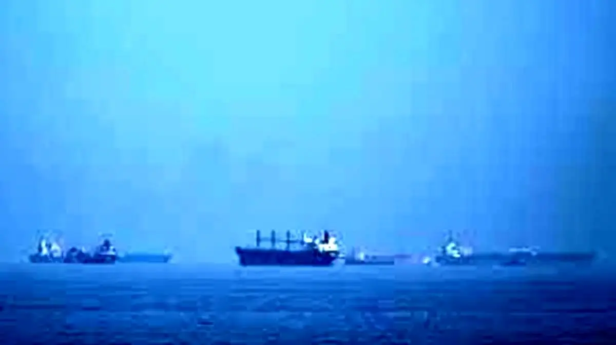 بازگشت ۲۰ کشتی از تنگه هرمز