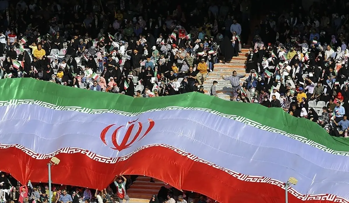 همخوانی سرود برگزیده عصرجدید در ورزشگاه آزادی