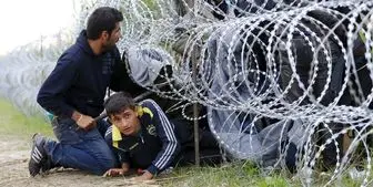 یونان، مهاجران را برهنه به ترکیه فرستاد 