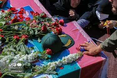 تشییع پیکر شهیدان حیدری و مهقانی/گزارش تصویری