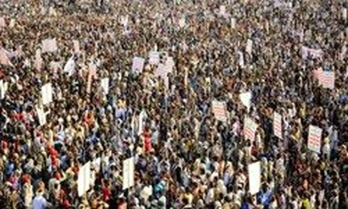 عربستان به فرودگاه صنعا حمله کرد