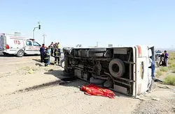  واژگونی یک مینی‌بوس با ۲۵ مسافر در تهران +عکس 